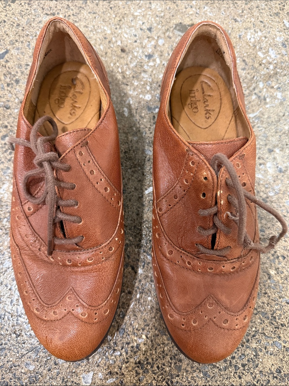 Clarks Women’s Tan Leather Brogue Derby Oxfords